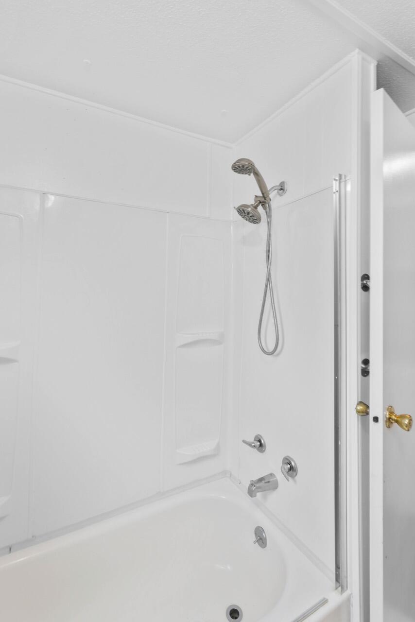 Rogue Lea Estates - Residential