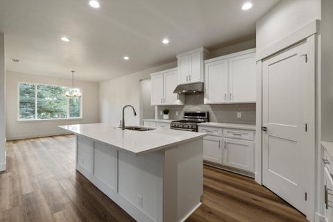 Tiny photo for 1205 Vine Maple Drive, Klamath Falls, OR 97601 (MLS # 220215651)