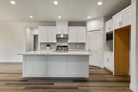 Tiny photo for 1205 Vine Maple Drive, Klamath Falls, OR 97601 (MLS # 220215651)