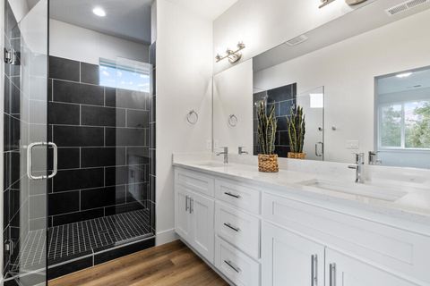 Tiny photo for 1205 Vine Maple Drive, Klamath Falls, OR 97601 (MLS # 220215651)