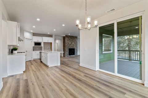 Tiny photo for 1205 Vine Maple Drive, Klamath Falls, OR 97601 (MLS # 220215651)