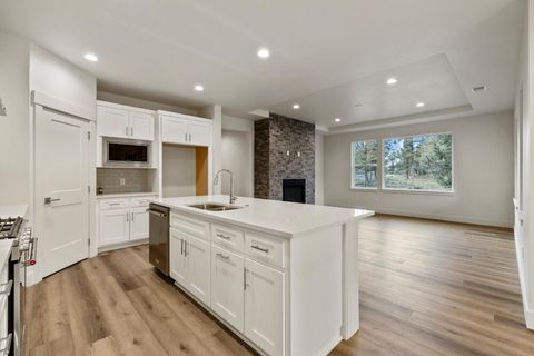 Tiny photo for 1205 Vine Maple Drive, Klamath Falls, OR 97601 (MLS # 220215651)