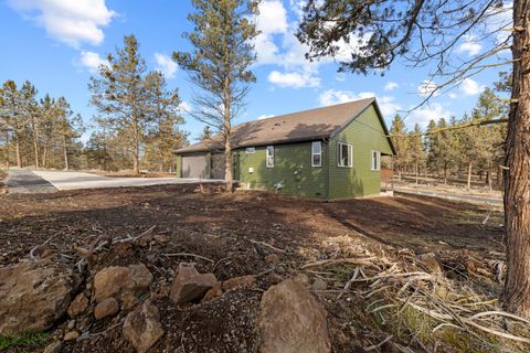 Tiny photo for 1205 Vine Maple Drive, Klamath Falls, OR 97601 (MLS # 220215651)