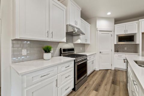 Tiny photo for 1205 Vine Maple Drive, Klamath Falls, OR 97601 (MLS # 220215651)