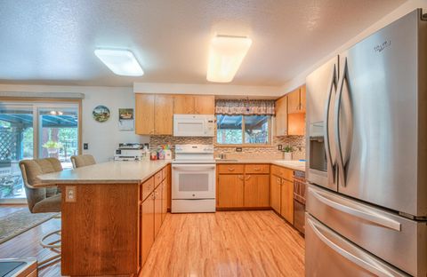 Tiny photo for 52348 Barberry Circle, La Pine, OR 97739 (MLS # 220206765)