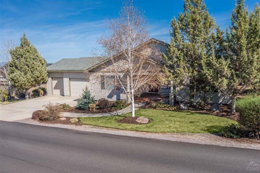 One level w/Smith Rock views! Beautiful kitchen with granite counters open to vaulted great room & dining area. 3 Bedrooms, all with their own bath. Great separation of guest bdrm's from Master. Dual water heaters, surround sound, central vac. Large deck with glass railing faces East for morning sun & afternoon shade. Very low maintenance home inside & out. Exterior painted and deck stained in 2012. Home owned by one family since built & lightly used. Short walk to golf & sports center.