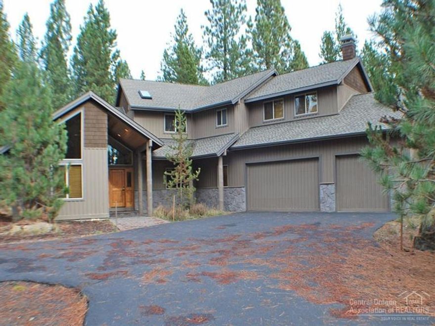 Beautiful custom lodge style home, 5 Bed, 5 Bath, over 3,300 Sq Ft. 3 Master Suites, Great Room w/ floor to ceiling rock fireplace, granite kitchen counter tops, Bonus Room w/ gas fireplace & wet bar, log and pine details throughout. Large paver patio w/ built in Sterling Teck BBQ & Hot Tub. 3 car garage. Great location! Check out the 3D Virtual Tour.