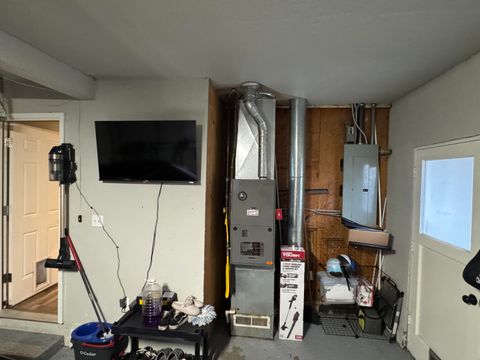 Tiny photo for 3267 Hope Street, Klamath Falls, OR 97603 (MLS # 220215381)