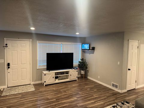 Tiny photo for 3267 Hope Street, Klamath Falls, OR 97603 (MLS # 220215381)