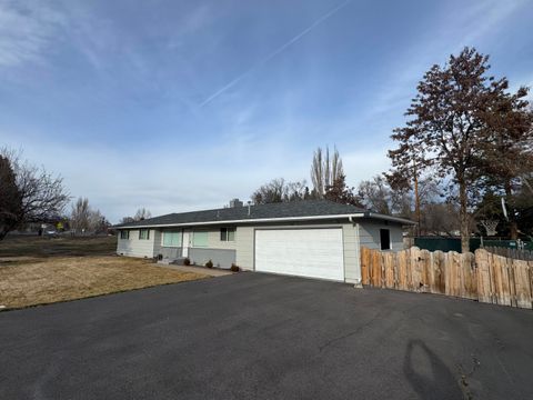 Tiny photo for 3267 Hope Street, Klamath Falls, OR 97603 (MLS # 220215381)