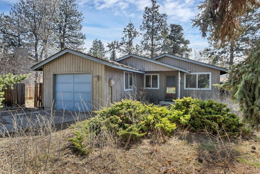 Awesome location and layout for first time home buyers or bring your investors!  Big backyard and mature tree's in the front.