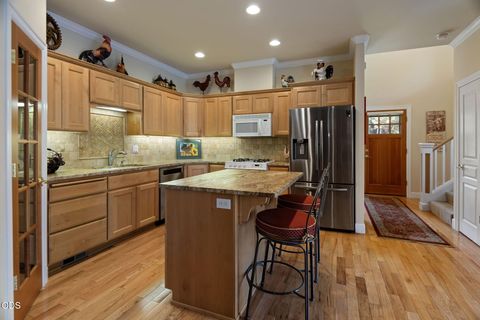 Tiny photo for 19350 SW Laurelhurst Way, Bend, OR 97702 (MLS # 220225813)
