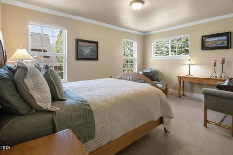 Tiny photo for 19350 SW Laurelhurst Way, Bend, OR 97702 (MLS # 220225813)