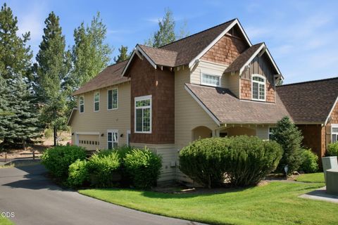 Tiny photo for 19350 SW Laurelhurst Way, Bend, OR 97702 (MLS # 220225813)