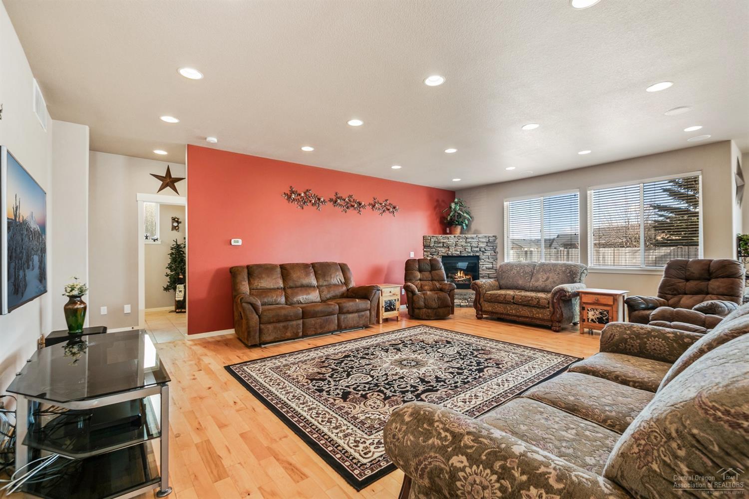 Ni Lah Sha Village - Residential