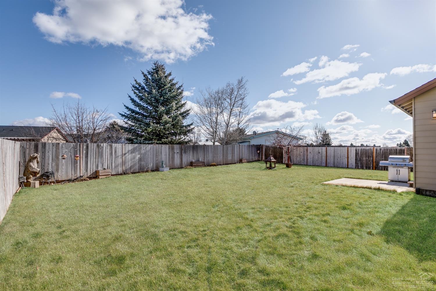 Ni Lah Sha Village - Residential