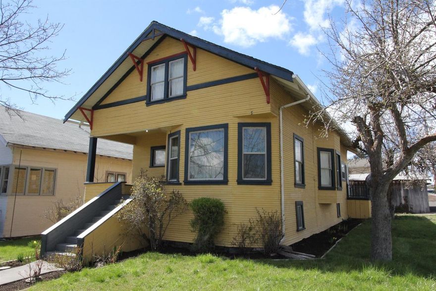 Craftsman home built in 1914 situated on the north side of town. Updated kitchen with island plus updated bathroom. Hardwood and tile flooring, 2 bedrooms upstairs 2 bedrooms main floor, open floor plan with living room/dining room /kitchen combo. Patio, deck in backyard, detached garage Covered front porch.