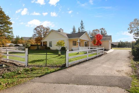 Tiny photo for 6400 Rogue River Drive, Shady Cove, OR 97539 (MLS # 220211856)