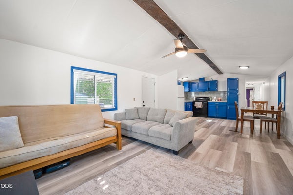 61040 S QUEENS DR UNIT 17, BEND, OR 97702 - Image b6feef598b5bd48bb43593bba85f379b/1243677229