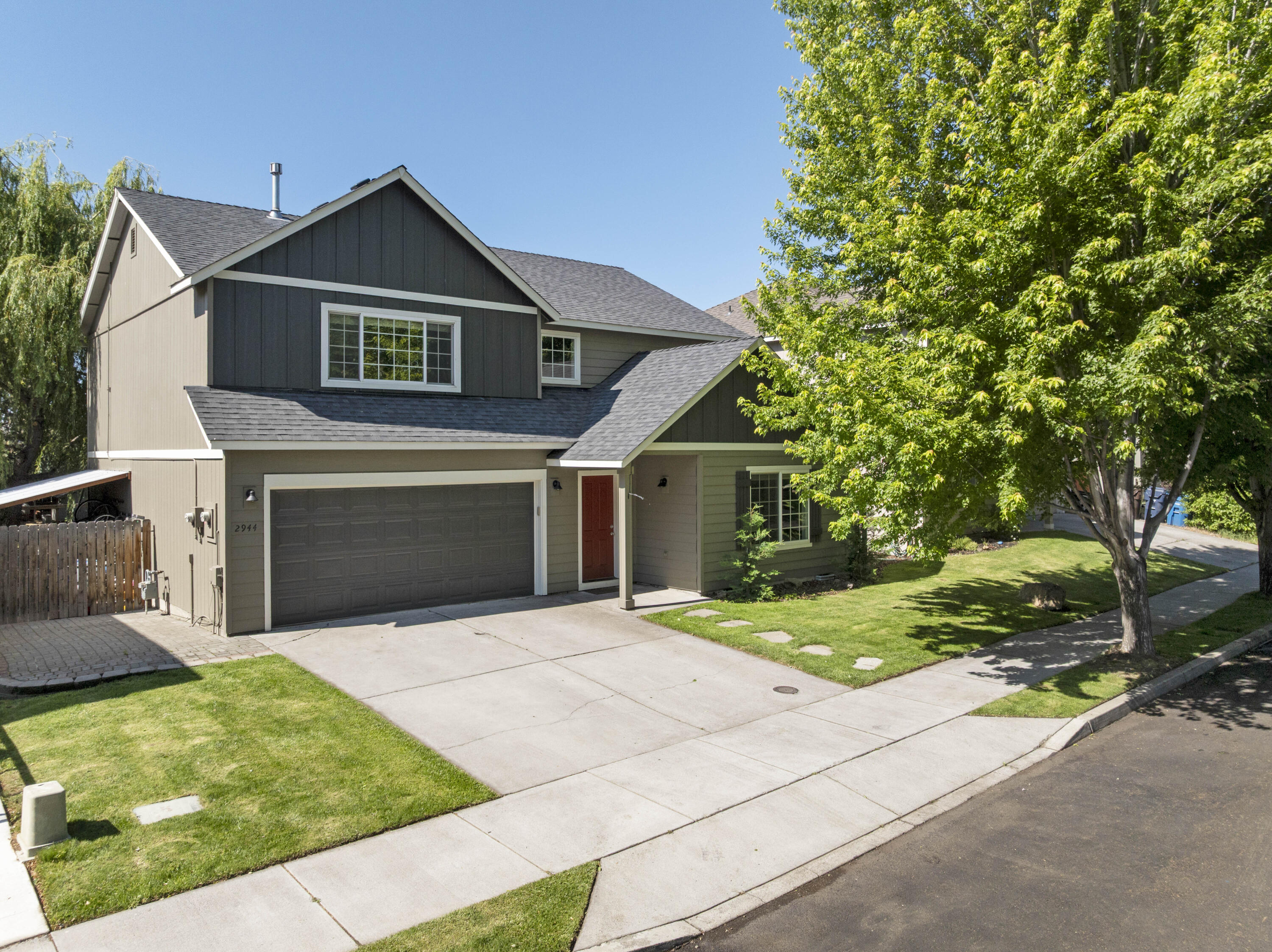 2944 SW Deschutes Drive