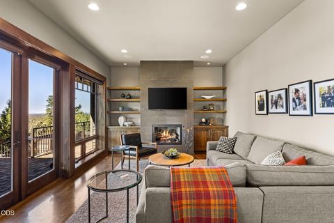 Tiny photo for 1659 NW Wild Rye Circle, Bend, OR 97703 (MLS # 220225108)