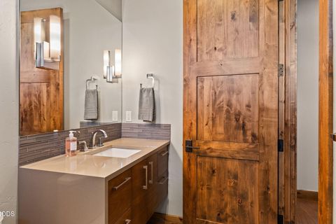 Tiny photo for 1659 NW Wild Rye Circle, Bend, OR 97703 (MLS # 220225108)