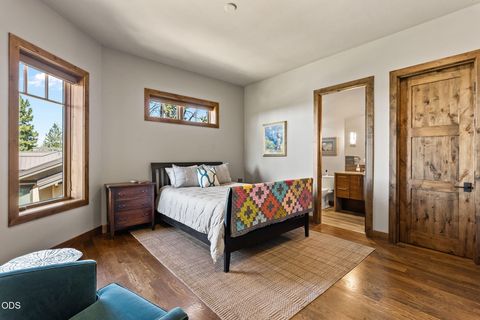 Tiny photo for 1659 NW Wild Rye Circle, Bend, OR 97703 (MLS # 220225108)