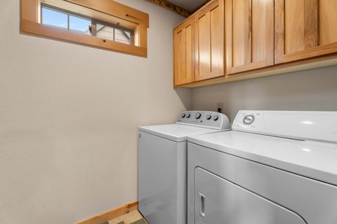 Tiny photo for 8588 Red Wing Lane, Redmond, OR 97756 (MLS # 220219379)