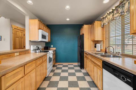 Tiny photo for 8588 Red Wing Lane, Redmond, OR 97756 (MLS # 220219379)