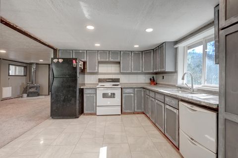 Tiny photo for 5492 Highway 227, Trail, OR 97541 (MLS # 220217389)