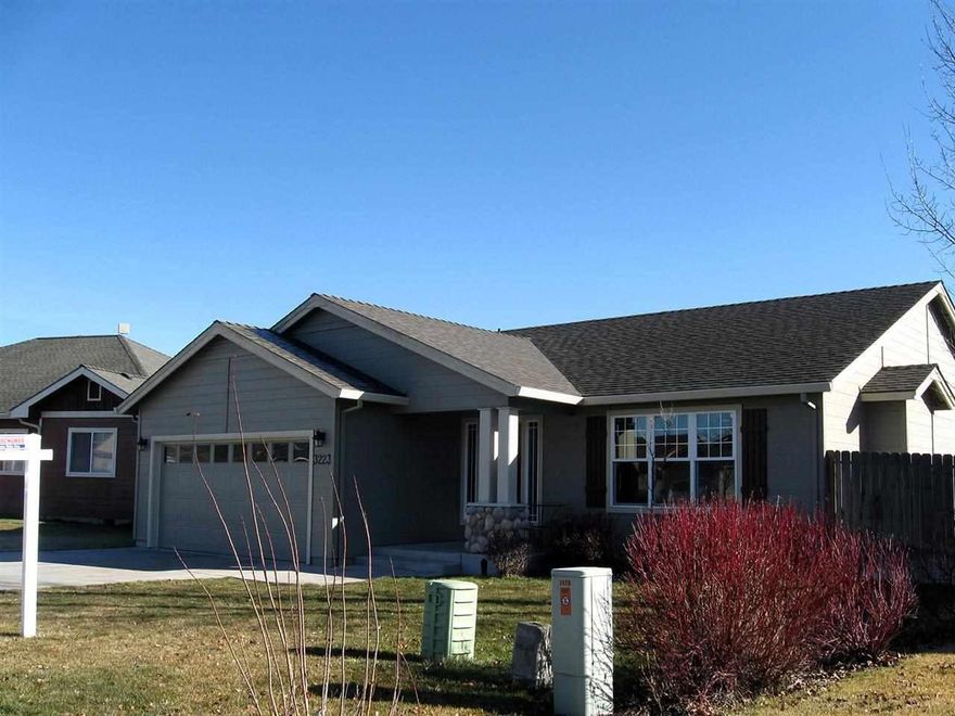 Owner Being Transferred. This Home Is In Excellent Condition. Exterior Of Home And Most Of Interior Has Recently Been Repainted. You Will Be Amazed When You See The Size Of The Rear Yard. The Master Bedroom Is Spacious Which Gives You The Ability To Have Choices In Arranging Your Furniture.