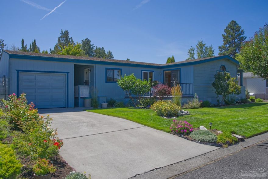 Sparkling in lovely Suntree 55+ park. 2 lots &driveways for extra elbow room &parking. 2019sf of comfort to enjoy your treasures & memories. Move-in ready.<br>Upgraded Fuqua w/heat pump, floors recently leveled & vinyl windows. Professionally completed:cleaned &sanitized, beautiful new engineered wood flooring in the kitchen & utility rooms - New paint throughout, some new window coverings and new knobs for all cabinetry. Good separation of 3 bedrooms - master is spacious w/double walk-in closet & lovely bathroom w/lots of storage. 2 bedrooms on the opposite side of home share the 2nd B.R. w/rest of house.Spacious Kitchen w/eating area - massive storage - adjoins the front deck for outdoor entertaining. Attached single car garage(sheetrocked&insulated) w/separate hobby shop.<br>HOA includes water, sewer, trash inc yard debris & well-used clubhouse for bingo and other activities. Space rent approx. $709. Near medical & Shopping. All offers considered. Vacant. Estate Property Sale.<br><d