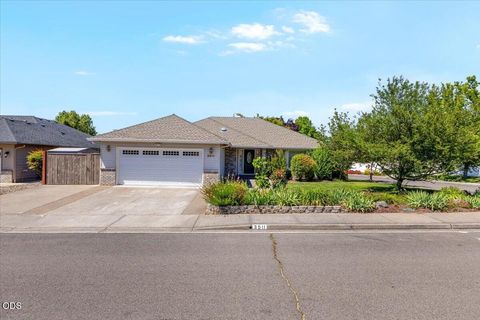 Photo of 3511 Blue Blossom Drive, Medford, OR 97504 (MLS # 220222863)