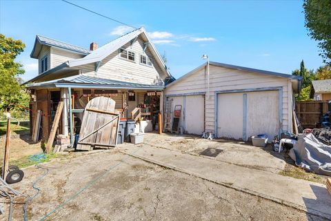 Tiny photo for 949 Murray Avenue, Medford, OR 97501 (MLS # 220211067)