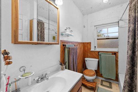 Tiny photo for 949 Murray Avenue, Medford, OR 97501 (MLS # 220211067)