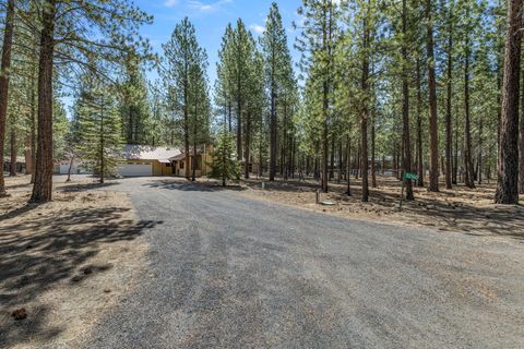 Photo of 52160 Ponderosa Way, La Pine, OR 97739 (MLS # 220199326)