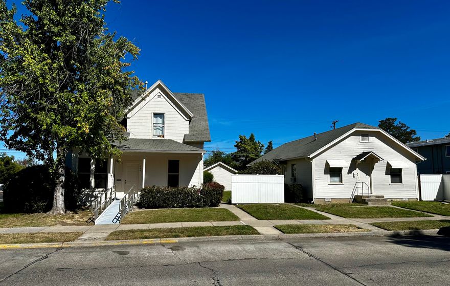 This 5-plex near downtown Medford offers a total of 3,565 square feet and includes three 2-bedroom, 1-bath units, and two 1-bedroom, 1-bath units. Additionally, there are 3 separate garage rentals and an on-site, coin operated laundry facility for the tenants. The property sits on a .23-acre lot with parking, It has new exterior paint, all units have been updated with fresh paint and flooring, with some units receiving additional updates. The property is equipped with a sprinkler system. With its prime location, multiple income streams and a cap rate of 6.55%, this is an excellent investment opportunity.