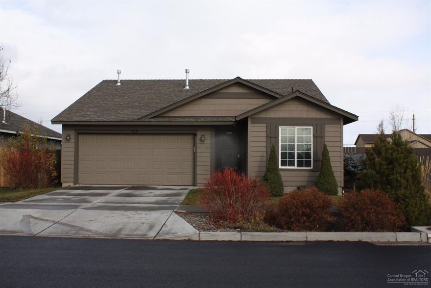 Come see this turn key, 3 bed/2 bath home located on corner lot with privacy fence in quiet Village Pointe neighborhood. Open floor plan includes vaulted ceiling in living room, where you can relax in front of your gas fireplace. Kitchen includes wood cabinets, tile counter tops, pantry & breakfast bar. New laminate floors. Outside access off breakfast nook to covered patio is perfect for BBQ's & outdoor entertaining. Priced to sell. Don't miss this opportunity, it may be exactly what you are looking for.