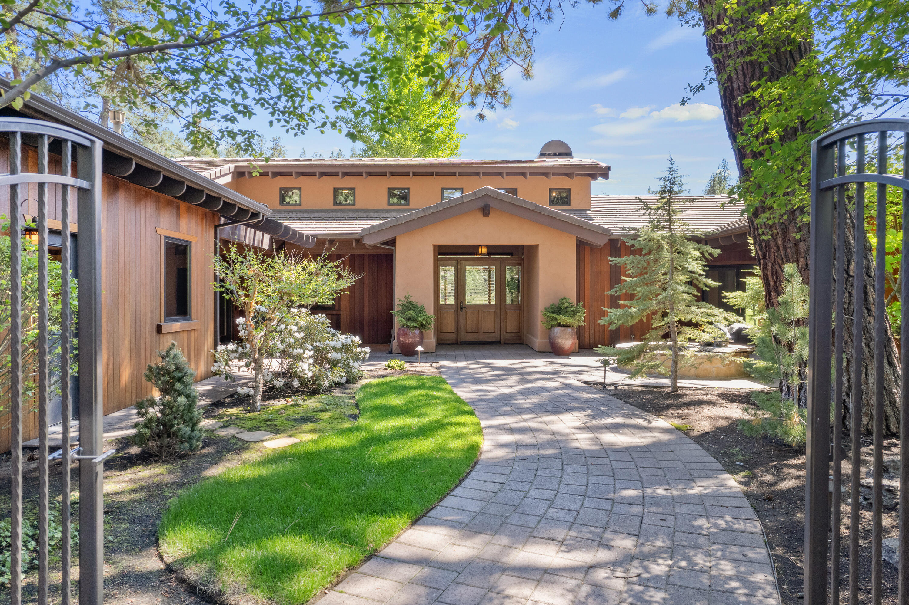 Broken Top - Residential