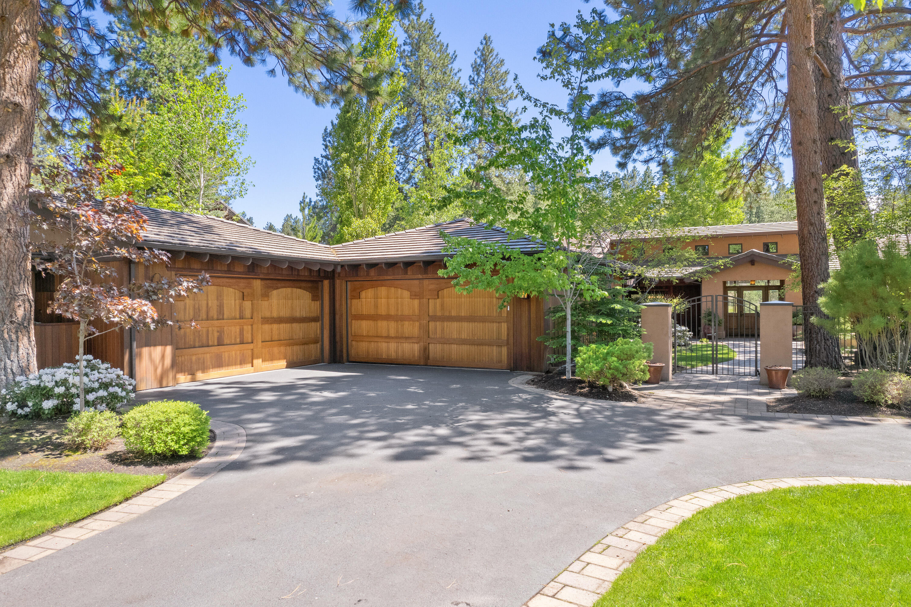 Broken Top - Residential