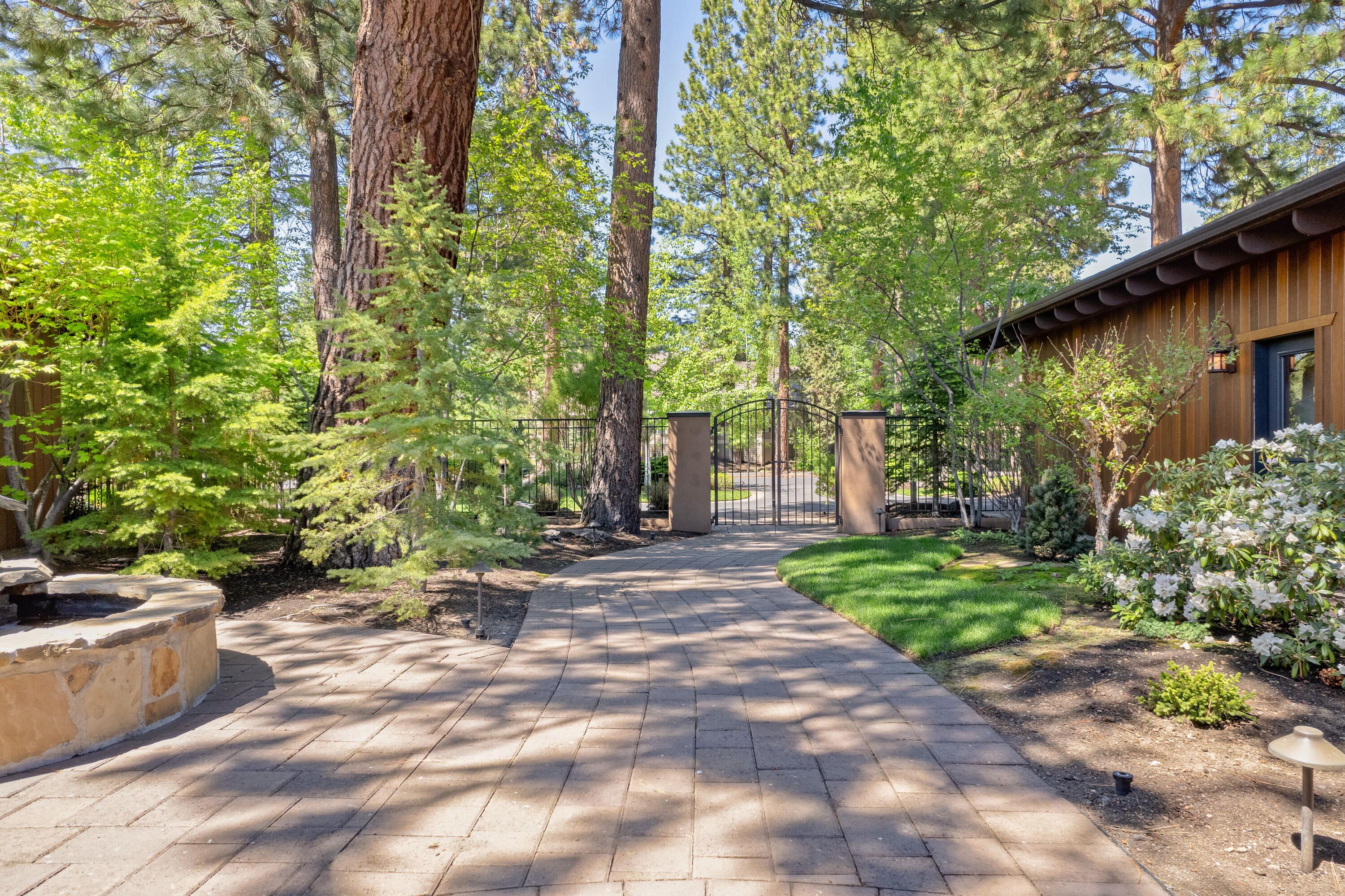 Broken Top - Residential