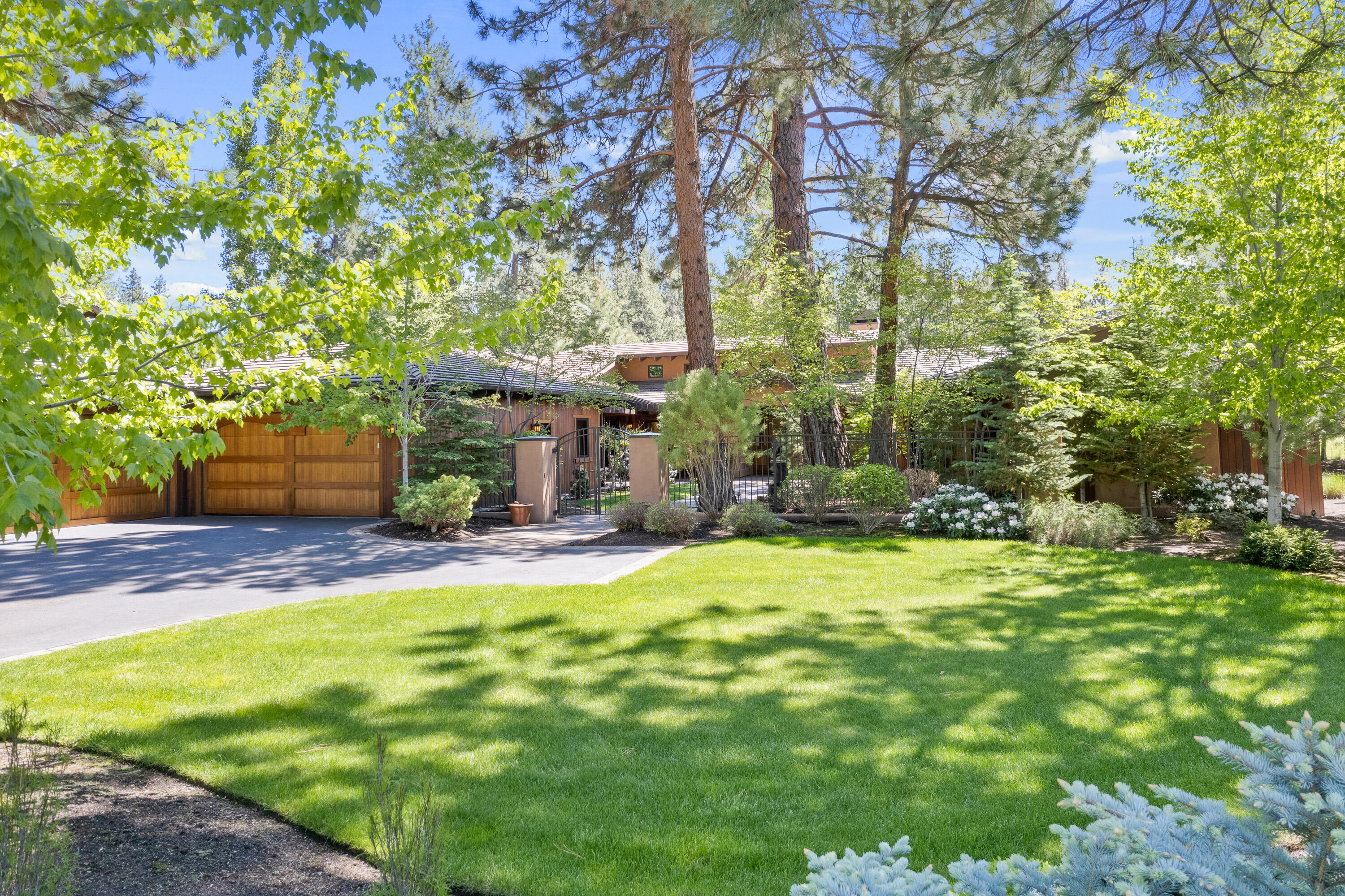 Broken Top - Residential