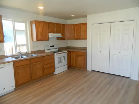 Tiny photo for 5589 Kellal Lane, Klamath Falls, OR 97603 (MLS # 220211261)