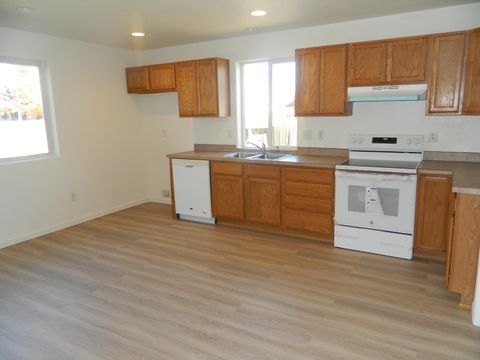 Tiny photo for 5589 Kellal Lane, Klamath Falls, OR 97603 (MLS # 220211261)