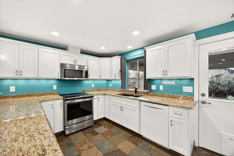 Tiny photo for 7793 Fallbrook Lane, White City, OR 97503 (MLS # 220212606)