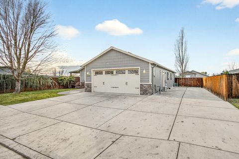 Tiny photo for 7793 Fallbrook Lane, White City, OR 97503 (MLS # 220212606)