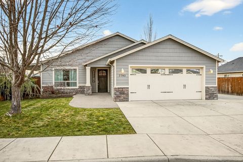 Photo of 7793 Fallbrook Lane, White City, OR 97503 (MLS # 220212606)
