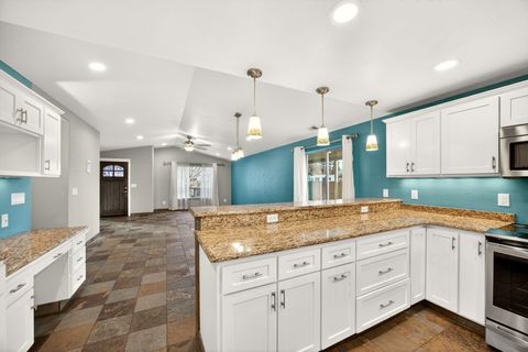 Tiny photo for 7793 Fallbrook Lane, White City, OR 97503 (MLS # 220212606)