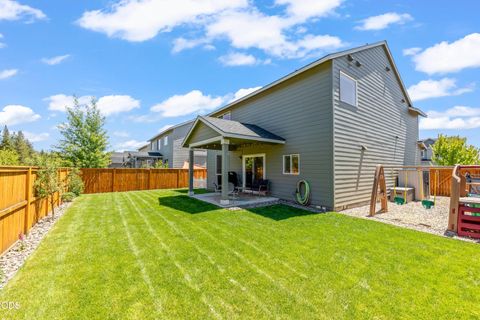 Tiny photo for 16504 Pine Creek Drive, La Pine, OR 97739 (MLS # 220222676)