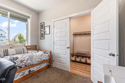 Tiny photo for 16504 Pine Creek Drive, La Pine, OR 97739 (MLS # 220222676)
